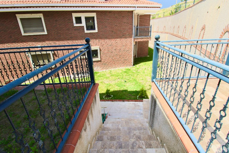 BALÇOVA ÇETIN EMEÇ MAHALLESINDE SATILIK 5+2, IKIZ VILLA