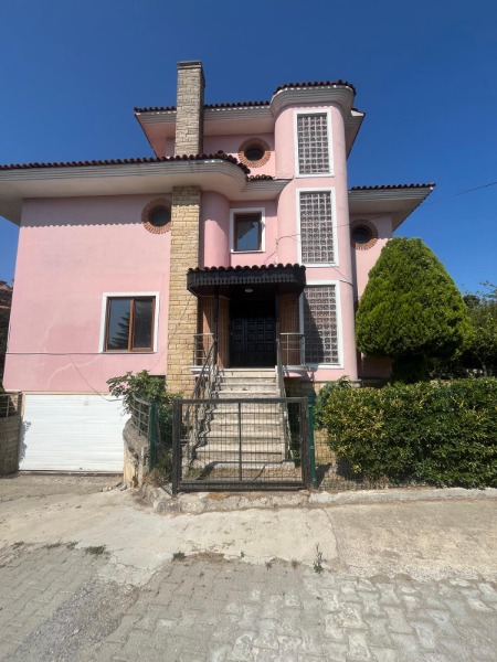 ENGİN CAN'DAN YAVUZ SELİM'DE 5+4 KİRALIK TRİPLEX VİLLA
