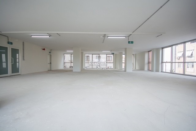 E-5 CEPHELİ KOMPLE KİRALIK 4.000 M2 TİCARİ BİNA