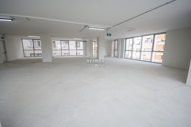 E-5 CEPHELİ KOMPLE KİRALIK 4.000 M2 TİCARİ BİNA