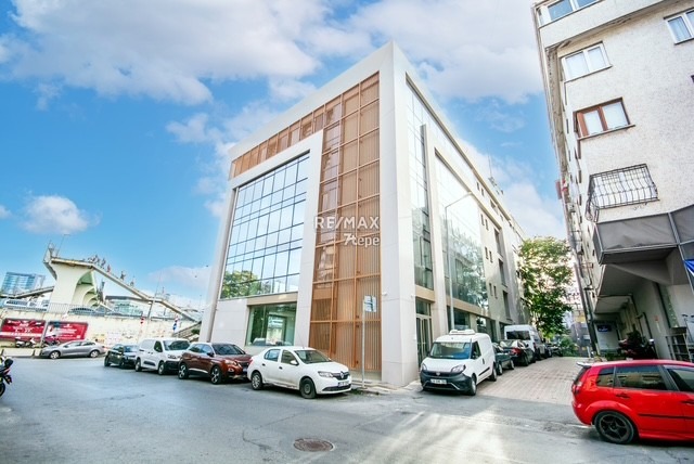 E-5 CEPHELİ KOMPLE KİRALIK 4.000 M2 TİCARİ BİNA