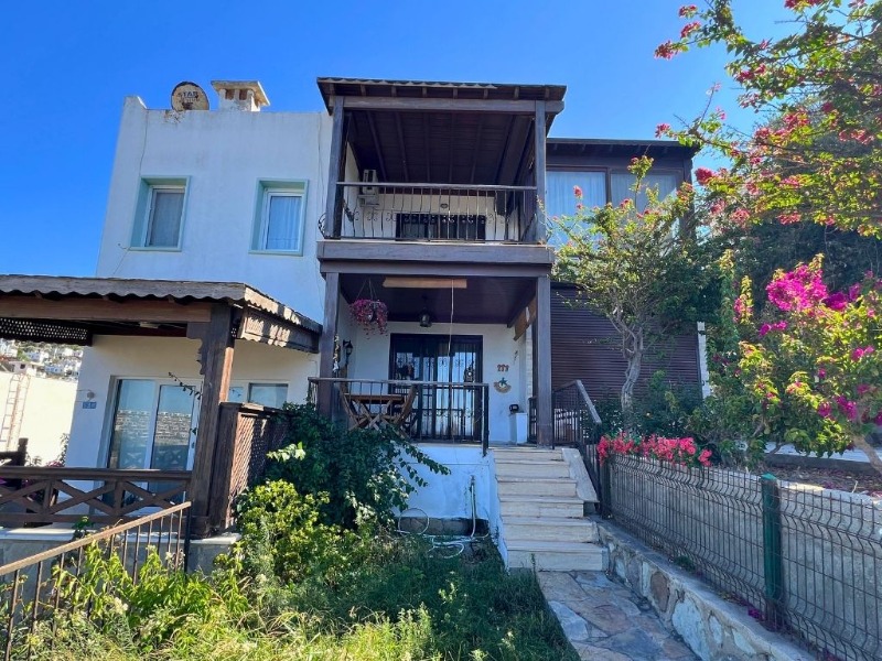 GÜNDOĞAN EGE TATİL SİTESİ ÖN SIRADA DENİZ MANZARALI PLAJLI VİLLA