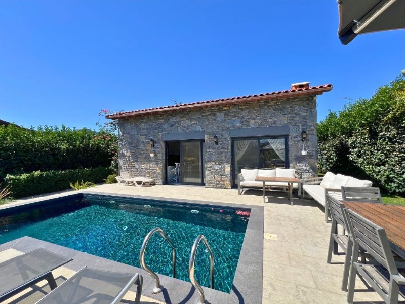 YALIKAVAK MARİNAYA YÜRÜME MESAFESİNDE TEK KAT MÜSTAKİL TAŞ VİLLA