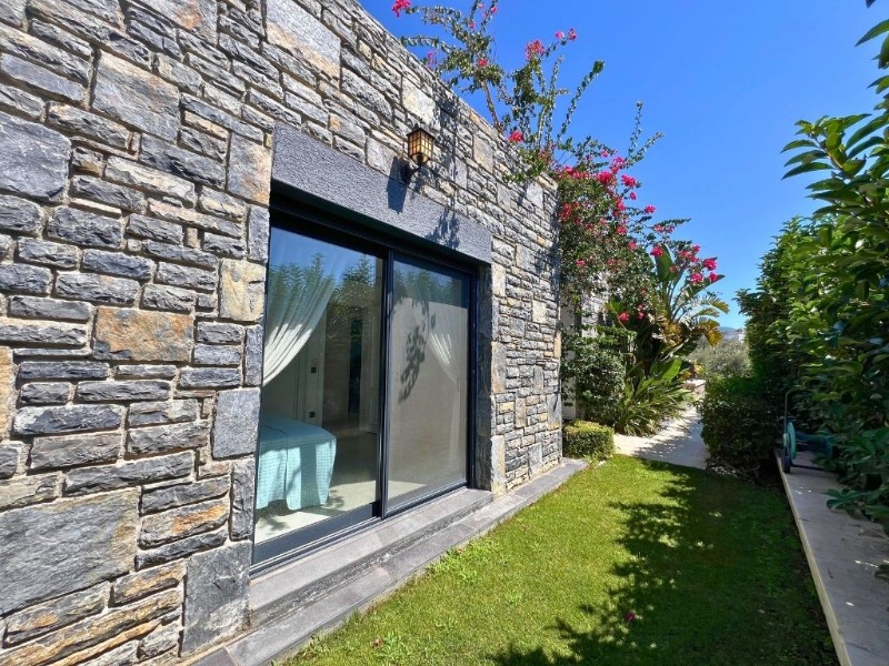 YALIKAVAK MARİNAYA YÜRÜME MESAFESİNDE TEK KAT MÜSTAKİL TAŞ VİLLA