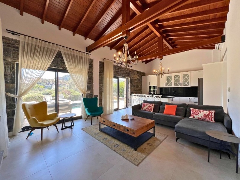 YALIKAVAK MARİNAYA YÜRÜME MESAFESİNDE TEK KAT MÜSTAKİL TAŞ VİLLA