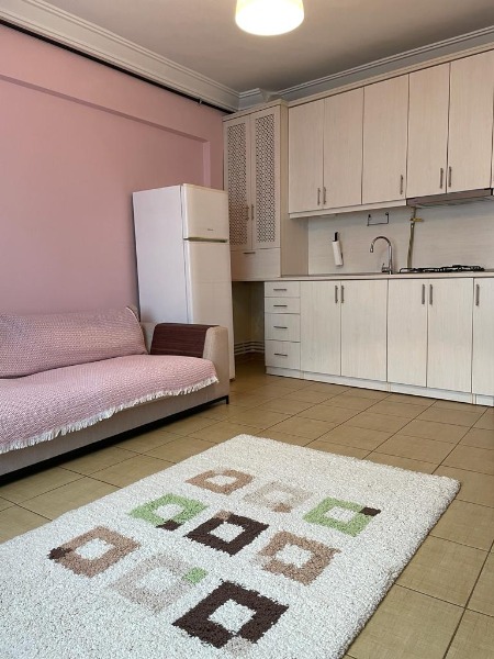 YEŞİLKÖY DE KİRALIK EŞYALI 1+1 DAİRE