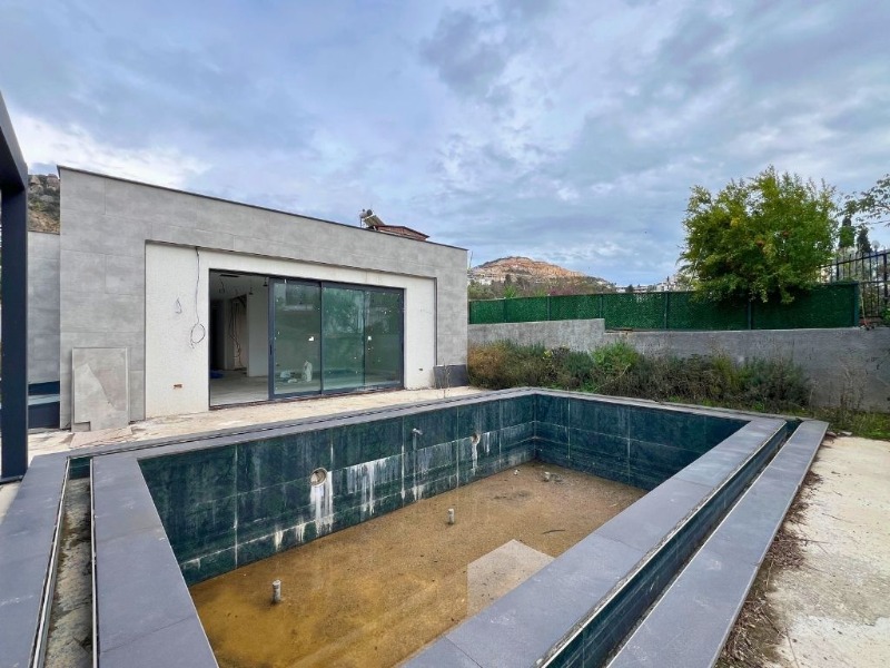 YALIKAVAK MERKEZ 600 M2 ARSA PAYLI MÜSTAKİL HAVUZLU 6+1 VİLLA