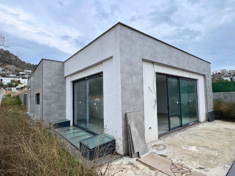 YALIKAVAK MERKEZ 600 M2 ARSA PAYLI MÜSTAKİL HAVUZLU 6+1 VİLLA