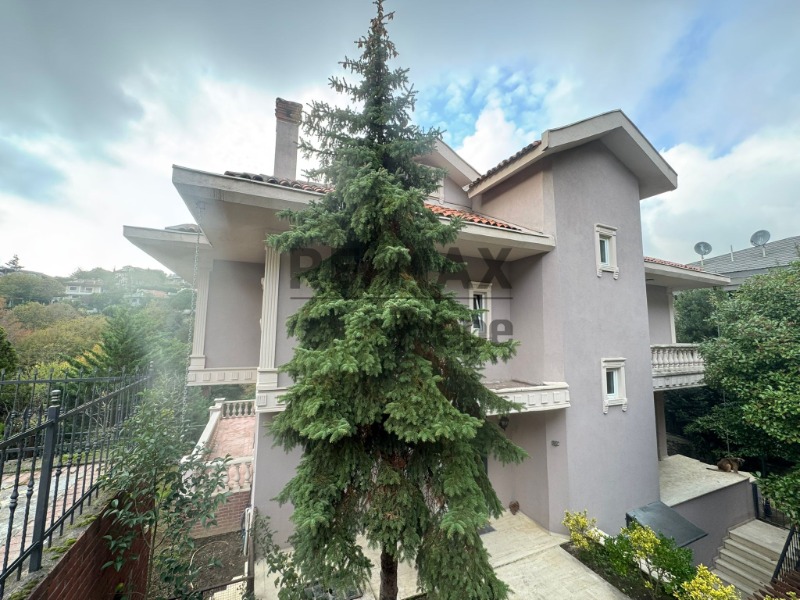 ACARKENT SİTESİNDE BAHÇE KULLANIMLI ÇATI TRİPLEKS KİRALIK VİLLA