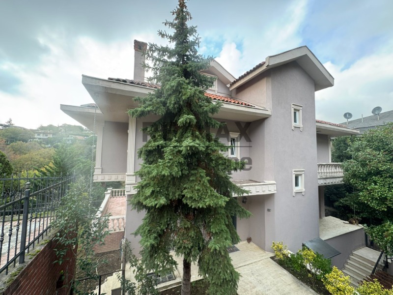 ACARKENT SİTESİNDE BAHÇE KULLANIMLI ÇATI TRİPLEKS KİRALIK VİLLA