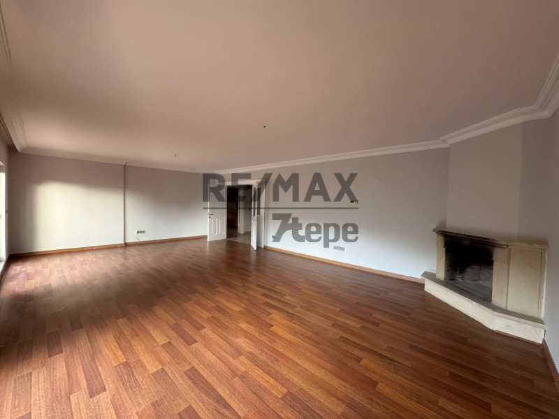 ACARKENT SİTESİNDE BAHÇE KULLANIMLI ÇATI TRİPLEKS KİRALIK VİLLA