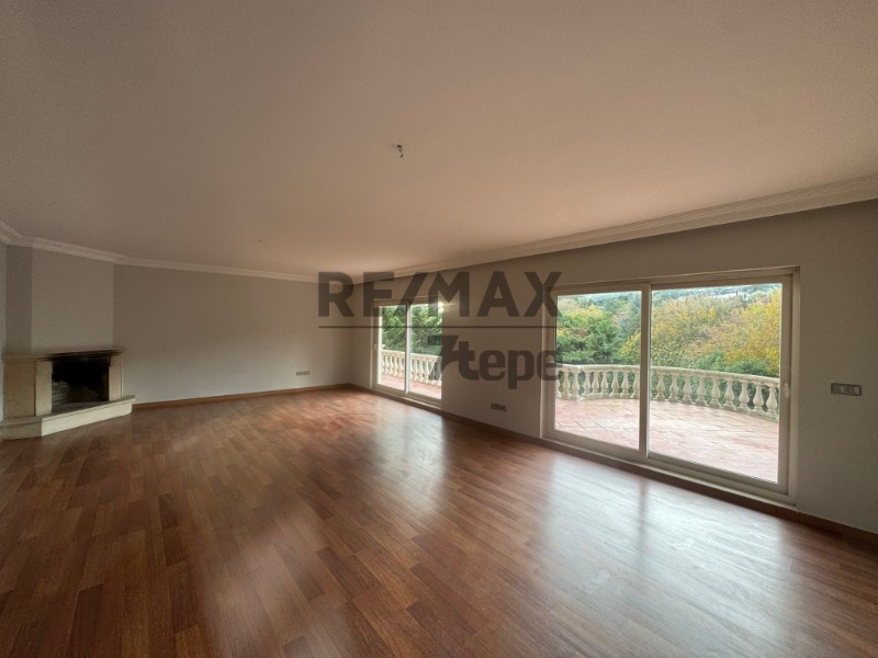 ACARKENT SİTESİNDE BAHÇE KULLANIMLI ÇATI TRİPLEKS KİRALIK VİLLA