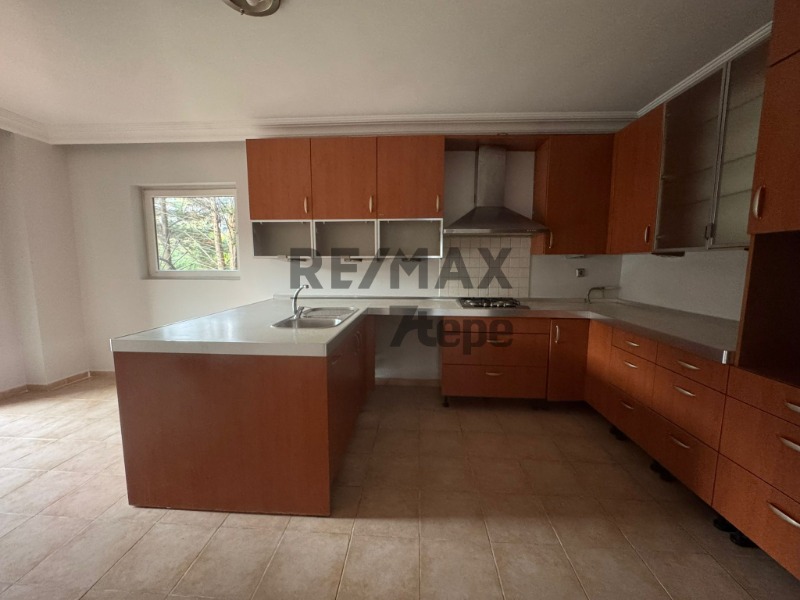 ACARKENT SİTESİNDE BAHÇE KULLANIMLI ÇATI TRİPLEKS KİRALIK VİLLA