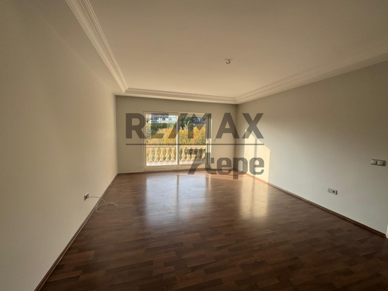 ACARKENT SİTESİNDE BAHÇE KULLANIMLI ÇATI TRİPLEKS KİRALIK VİLLA