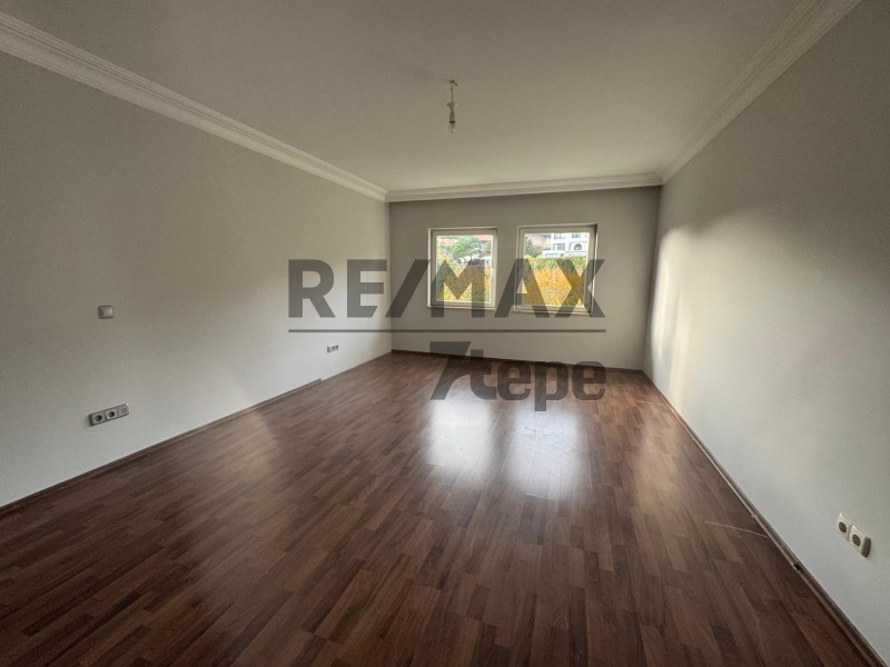 ACARKENT SİTESİNDE BAHÇE KULLANIMLI ÇATI TRİPLEKS KİRALIK VİLLA