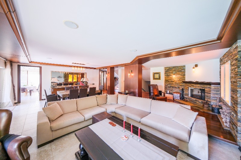 REMAX7TEPE'DEN ACARKENT'iN EN PRESTiJLi SOKAĞINDA SATILIK ViLLA