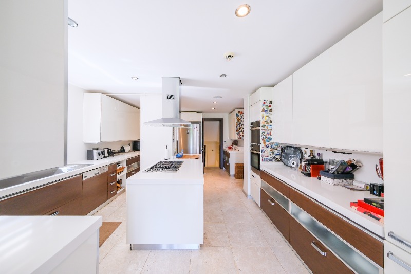 REMAX7TEPE'DEN ACARKENT'iN EN PRESTiJLi SOKAĞINDA SATILIK ViLLA