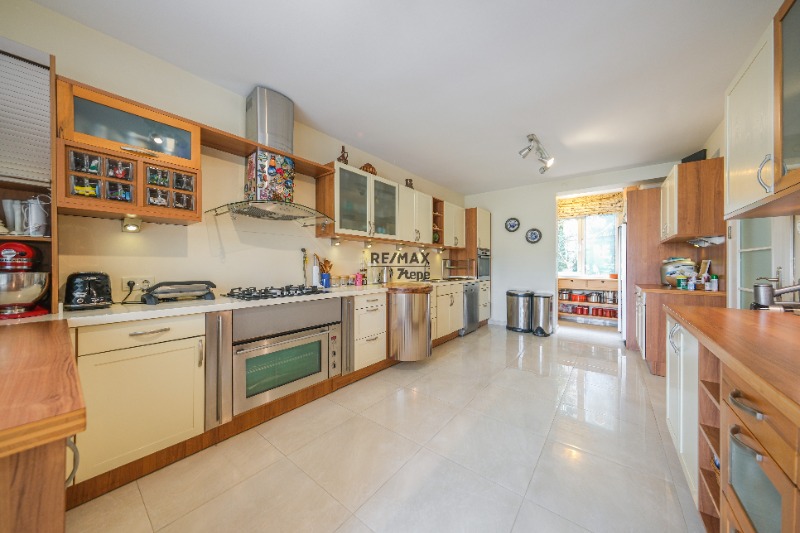 REMAX7TEPE'DEN ACARKENT'TE BAHÇE KULLANIMLI ÇATI TRİPLEKS VİLLA