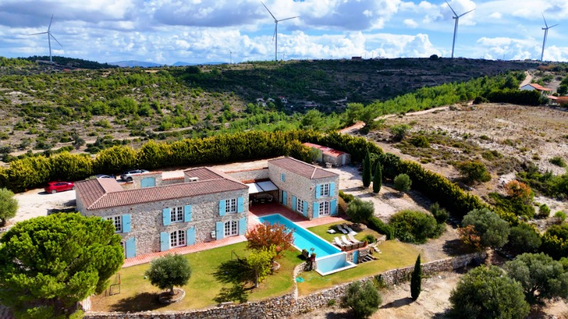 ÇEŞME OVACIK'TA 6.528 M2 İÇERİSİNDE 7+3 ÖZEL VİLLA.