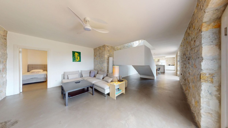 ÇEŞME OVACIK'TA 6.528 M2 İÇERİSİNDE 7+3 ÖZEL VİLLA.