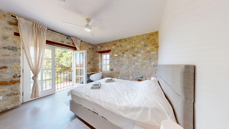 ÇEŞME OVACIK'TA 6.528 M2 İÇERİSİNDE 7+3 ÖZEL VİLLA.