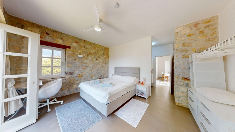 ÇEŞME OVACIK'TA 6.528 M2 İÇERİSİNDE 7+3 ÖZEL VİLLA.