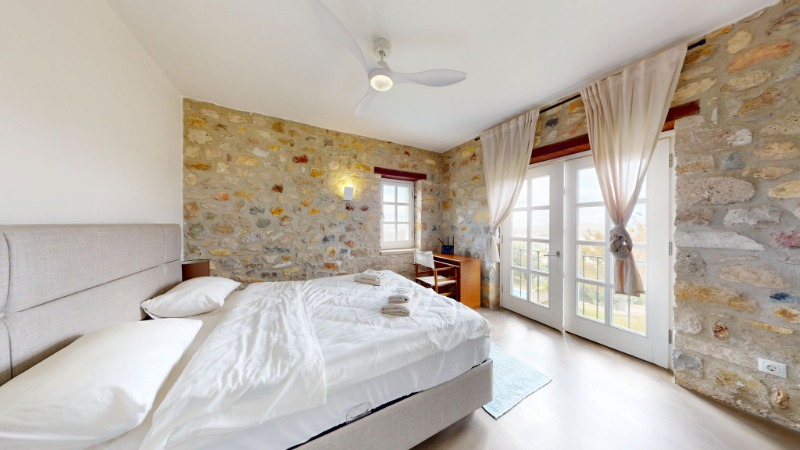 ÇEŞME OVACIK'TA 6.528 M2 İÇERİSİNDE 7+3 ÖZEL VİLLA.