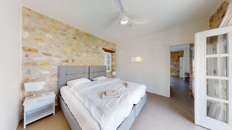 ÇEŞME OVACIK'TA 6.528 M2 İÇERİSİNDE 7+3 ÖZEL VİLLA.