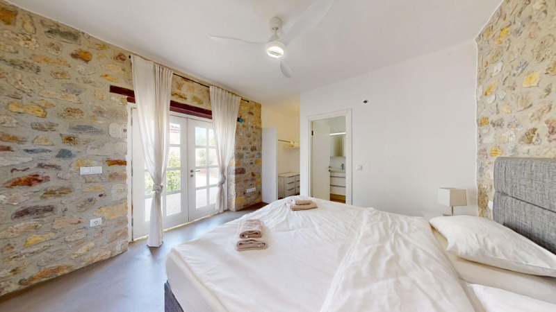 ÇEŞME OVACIK'TA 6.528 M2 İÇERİSİNDE 7+3 ÖZEL VİLLA.