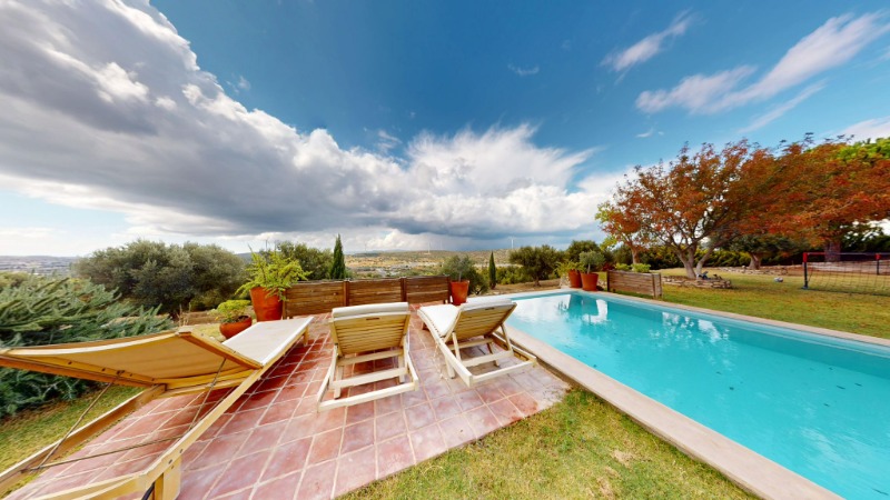 ÇEŞME OVACIK'TA 6.528 M2 İÇERİSİNDE 7+3 ÖZEL VİLLA.