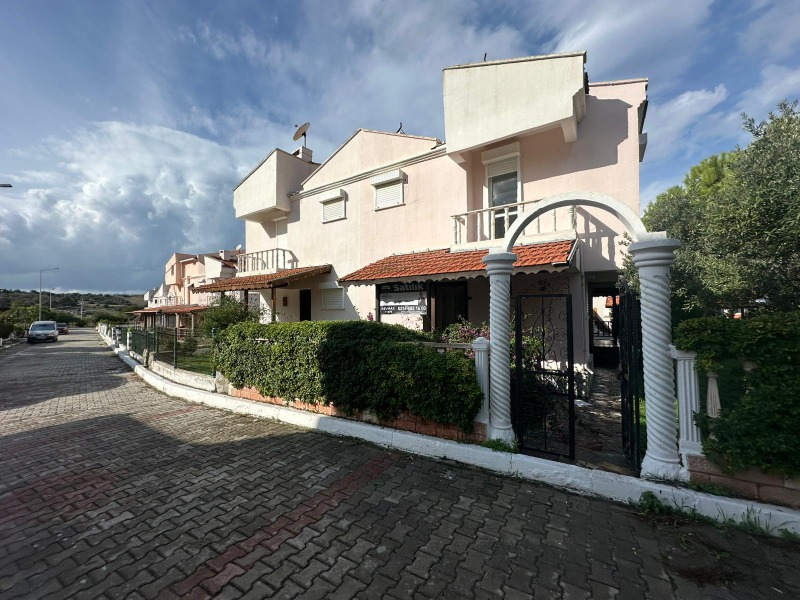 ÇEŞME ALTINKUM'DA SATILIK 3+1 VILLA.