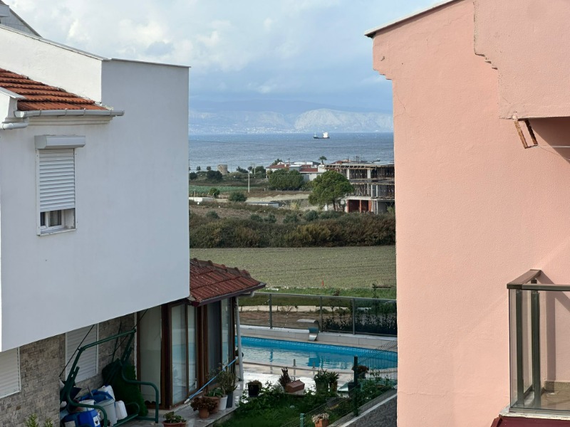 ÇEŞME ALTINKUM'DA SATILIK 3+1 VILLA.