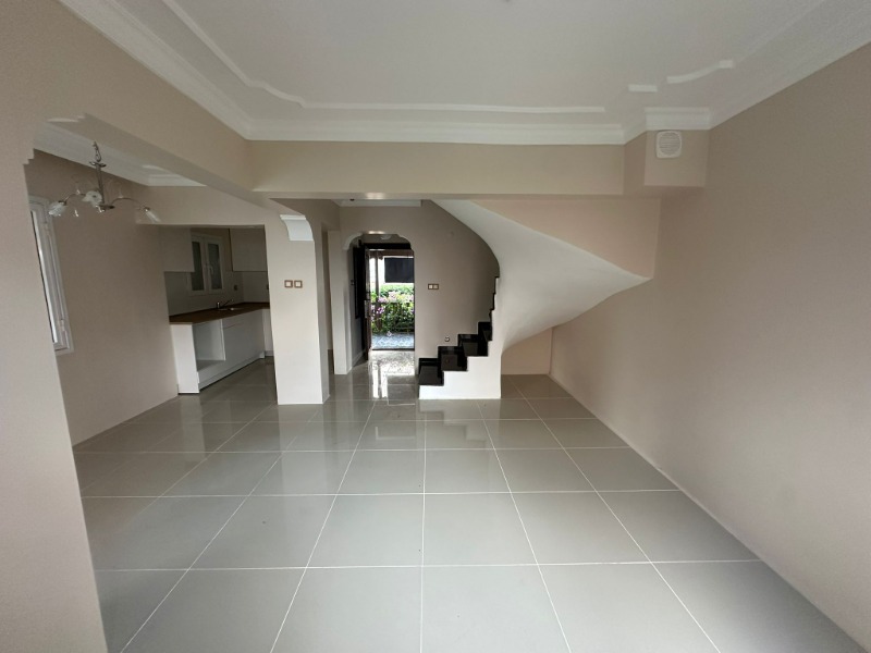 ÇEŞME ALTINKUM'DA SATILIK 3+1 VILLA.