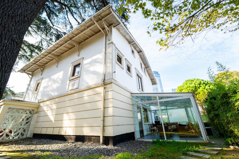 LEVENT KARANFİL SOKAKTA EŞSİZ KONUMDA 650 m² LÜKS MÜSTAKİL VİLLA