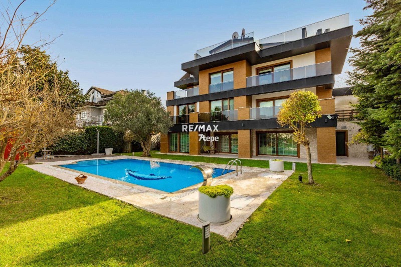 ACARKENT'TE DÜZ GİRİŞLİ VE HAVUZLU KİRALIK VİLLA