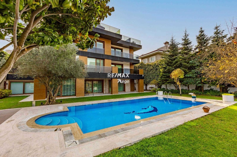 ACARKENT'TE DÜZ GİRİŞLİ VE HAVUZLU KİRALIK VİLLA