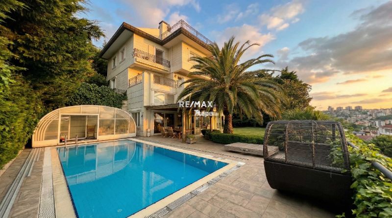 ACARKENT'TE SEÇKİN KONUMLU KİRALIK LÜKS VİLLA