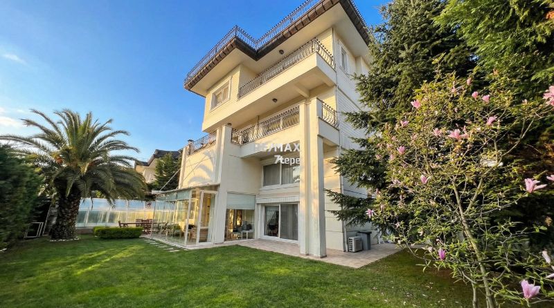 ACARKENT'TE SEÇKİN KONUMLU KİRALIK LÜKS VİLLA