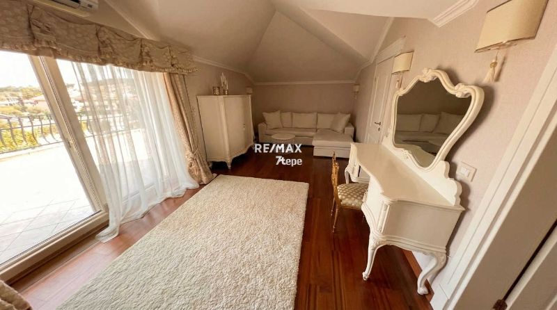 ACARKENT'TE SEÇKİN KONUMLU KİRALIK LÜKS VİLLA