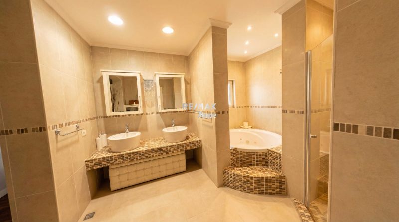 ACARKENT'TE SEÇKİN KONUMLU KİRALIK LÜKS VİLLA