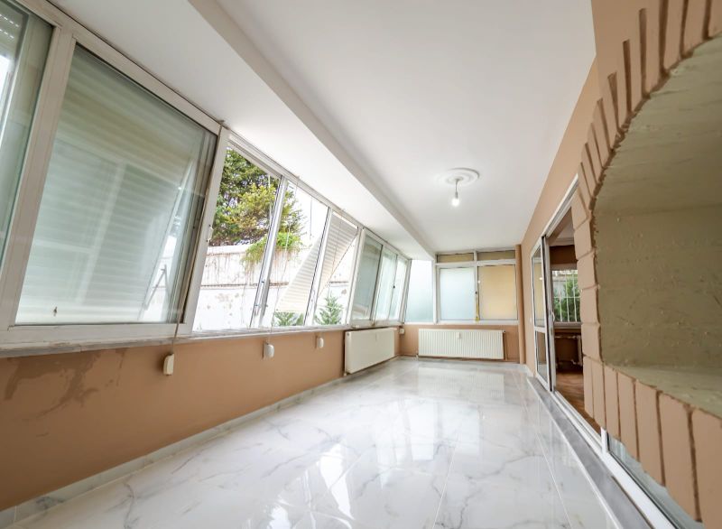 YEŞİLKÖYDE'DE DENIZ VE HAVUZ MANZARALI   KİRALIK  4+1  DAİRE