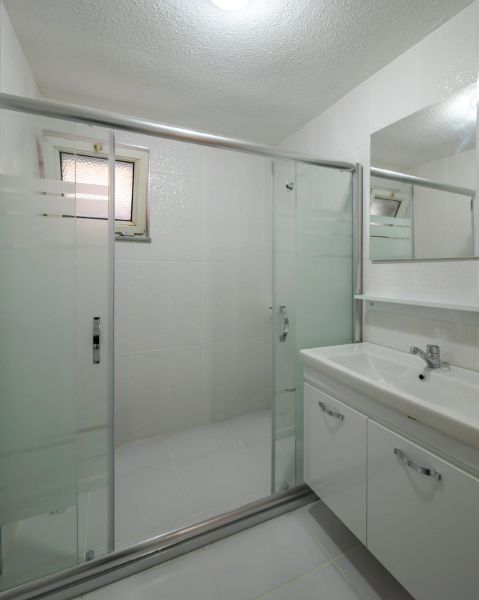 YEŞİLKÖYDE'DE DENIZ VE HAVUZ MANZARALI   KİRALIK  4+1  DAİRE