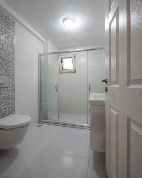 YEŞİLKÖYDE'DE DENIZ VE HAVUZ MANZARALI   KİRALIK  4+1  DAİRE