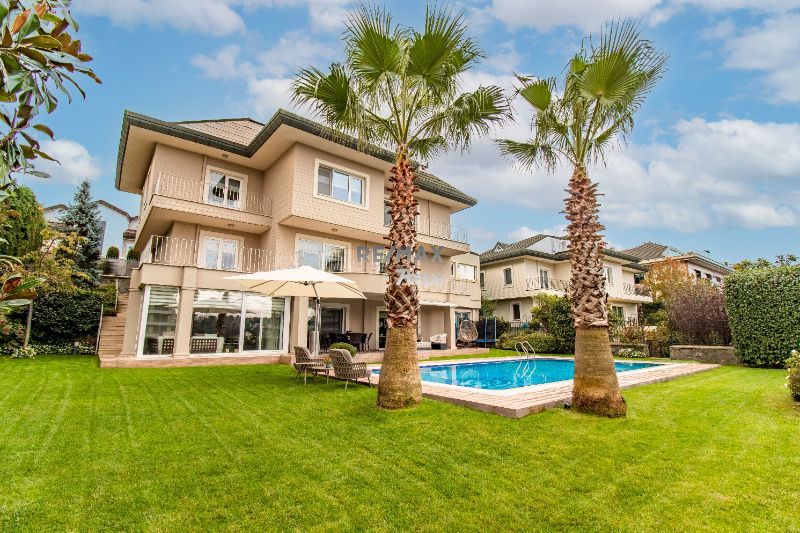 TEK YETKİLİ REMAX 7 TEPE'DEN ACARKENT'TE YÜKSEK KONUM VE NEZİH SOKAKTA SATILIK B TİPİ VİLLA