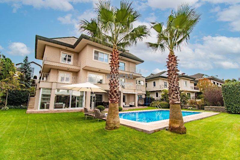 TEK YETKİLİ REMAX 7 TEPE'DEN ACARKENT'TE YÜKSEK KONUM VE NEZİH SOKAKTA SATILIK B TİPİ VİLLA