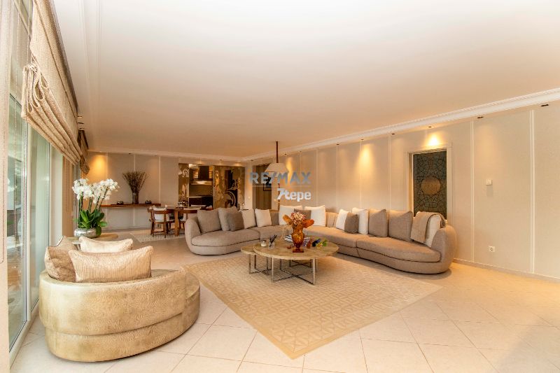 TEK YETKİLİ REMAX 7 TEPE'DEN ACARKENT'TE YÜKSEK KONUM VE NEZİH SOKAKTA SATILIK B TİPİ VİLLA