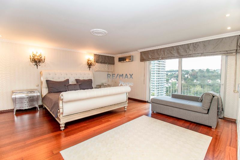 TEK YETKİLİ REMAX 7 TEPE'DEN ACARKENT'TE YÜKSEK KONUM VE NEZİH SOKAKTA SATILIK B TİPİ VİLLA