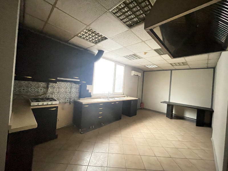 ATAŞEHİR ANA CADDE ÜZERİNDE TABELA DEĞERİ YÜKSEK 330m2 KİRALIK OFİS