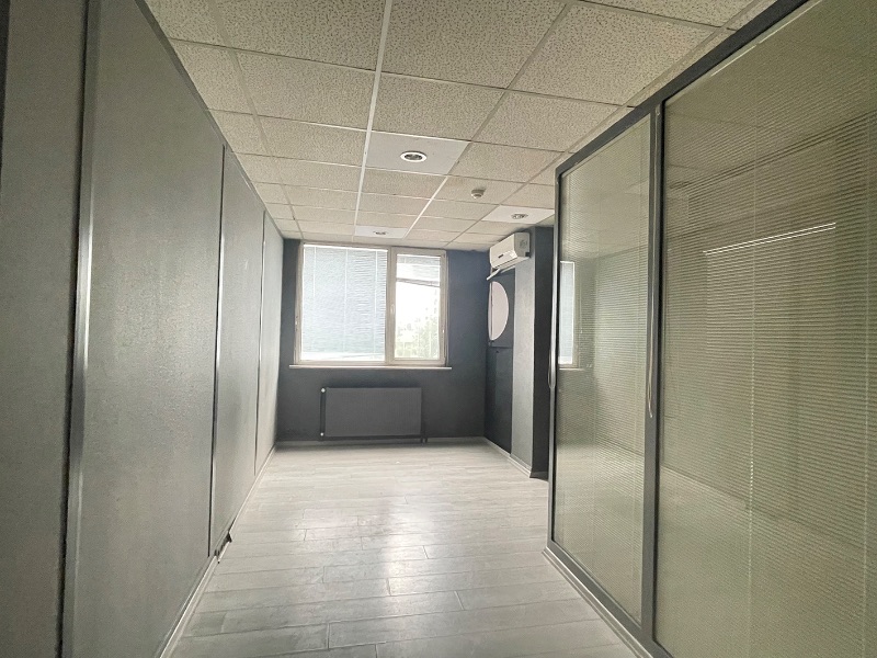 ATAŞEHİR ANA CADDE ÜZERİNDE TABELA DEĞERİ YÜKSEK 330m2 KİRALIK OFİS