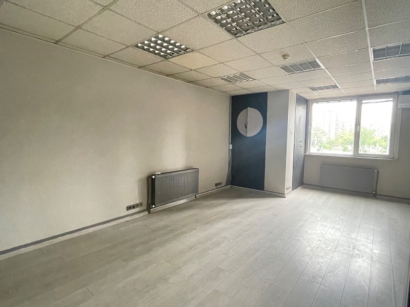ATAŞEHİR ANA CADDE ÜZERİNDE TABELA DEĞERİ YÜKSEK 330m2 KİRALIK OFİS